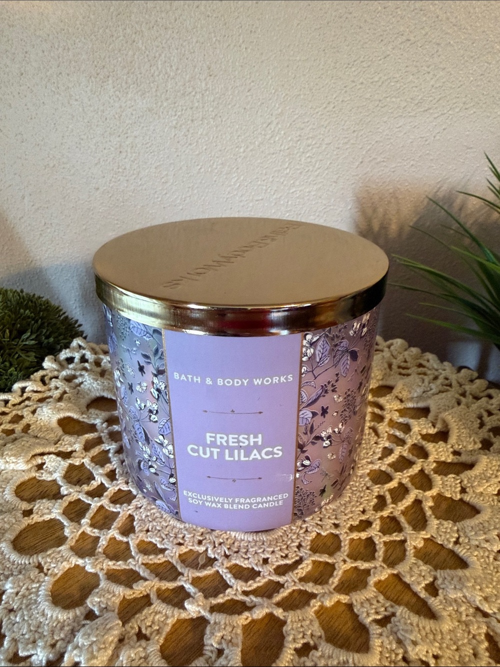 Bath & Body Works Fresh Cut Lilacs Candle - Lavender with Silver Lid